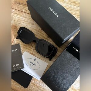 Prada Elegant Black Eyewear